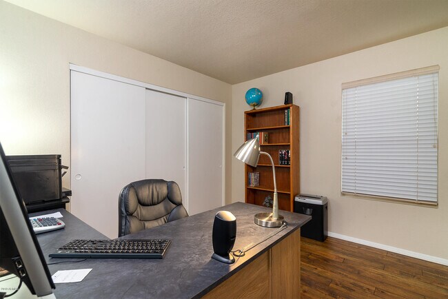 Building Photo - 3818 E Blue Flax Ave