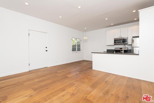 Building Photo - 7714 Rosewood Ave