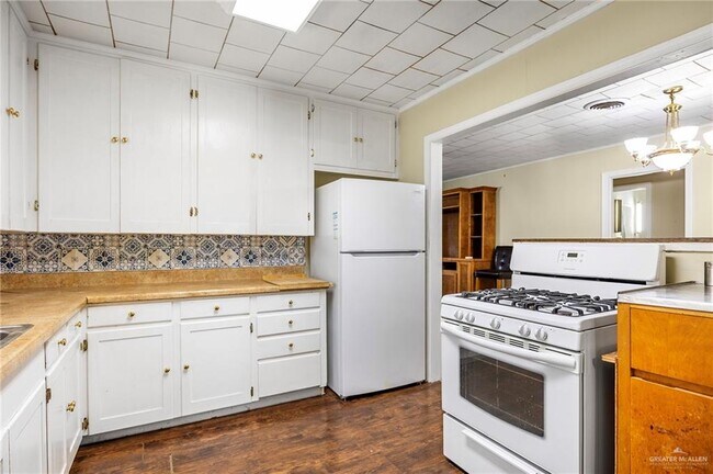 Building Photo - 25 W Kelly Ave