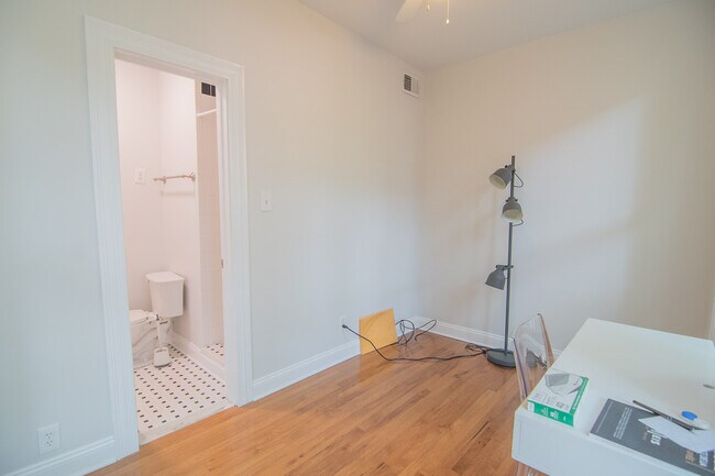 Building Photo - 5811 N Winthrop Ave