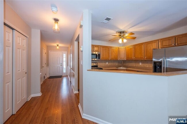 Building Photo - 63 Hickory Way