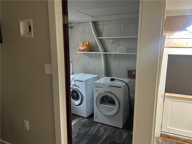 Building Photo - 805 4th St