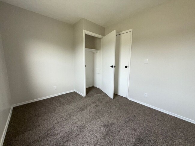 Building Photo - Beautifully Updated 3BR Home w/ Fenced Yard & 2-Car Garage