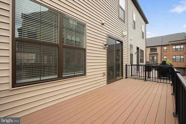 Building Photo - 6230 Almerico Pl