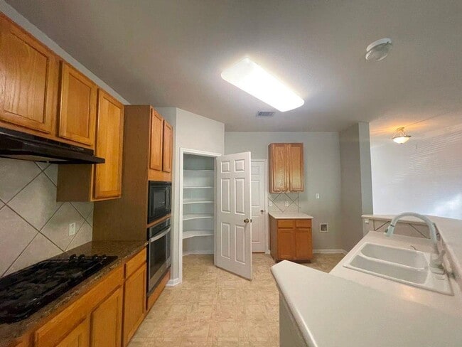 Building Photo - 6046 Ronchamps Dr