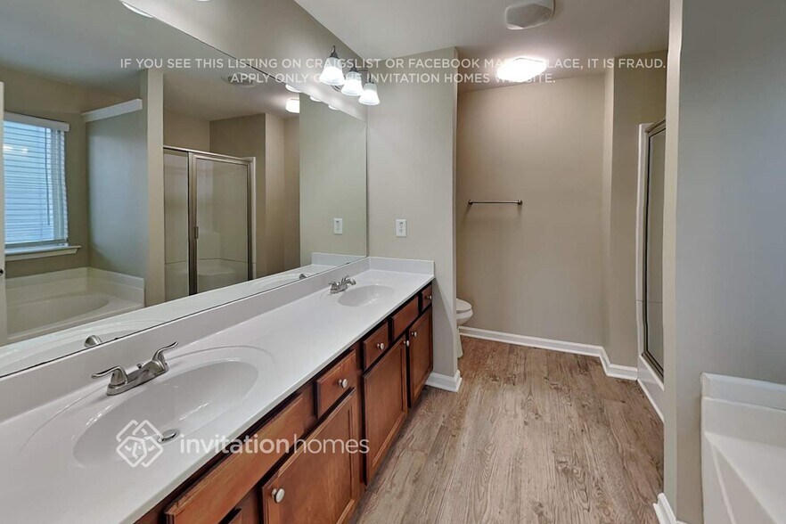 Building Photo - 925 Donington Cir SE