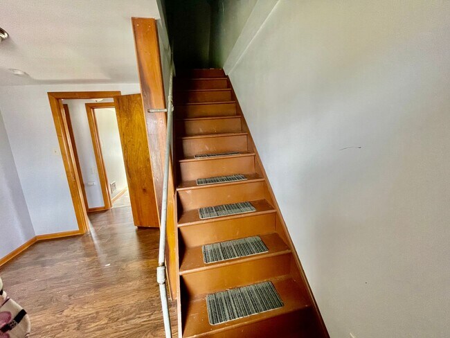 Building Photo - Coraopolis 3 Bedroom, 2 Bath House with De...