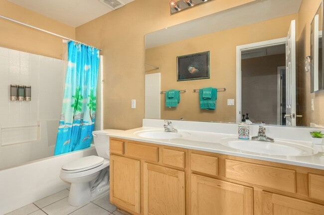 Building Photo - Spectacular 5 bdrm Home, OFFERS SOLAR ELECTRIC!