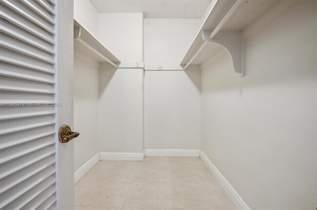 Building Photo - 3505 S Ocean Dr