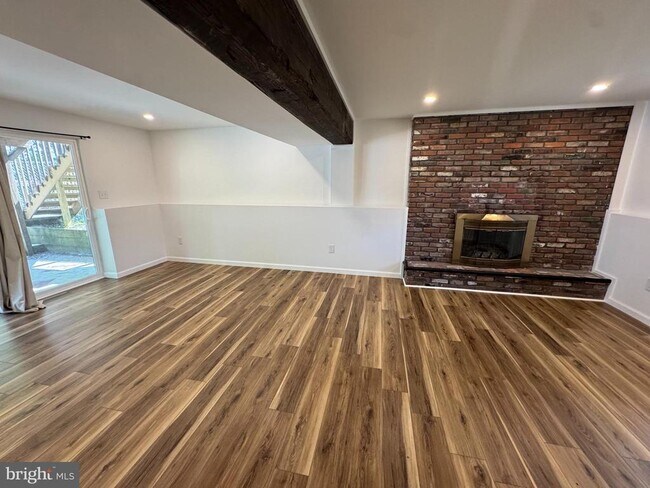 Building Photo - 14 Cardinal Dr