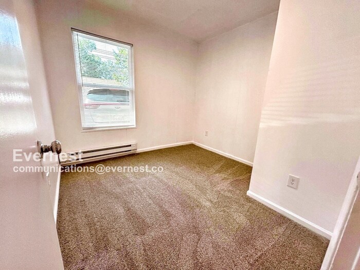 Building Photo - 5003 Alan Dr