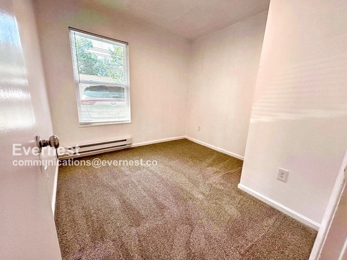 Building Photo - 5008 Alan Dr