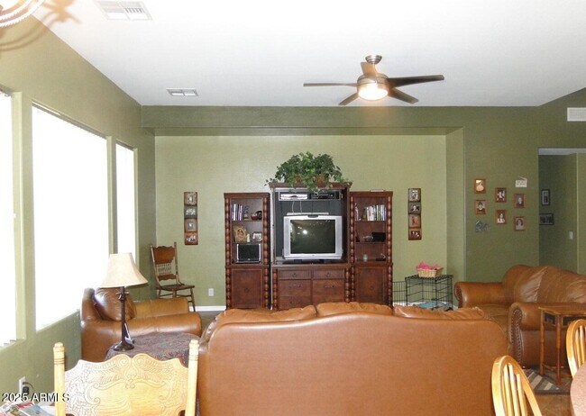 Building Photo - 2520 S Dragoon Dr