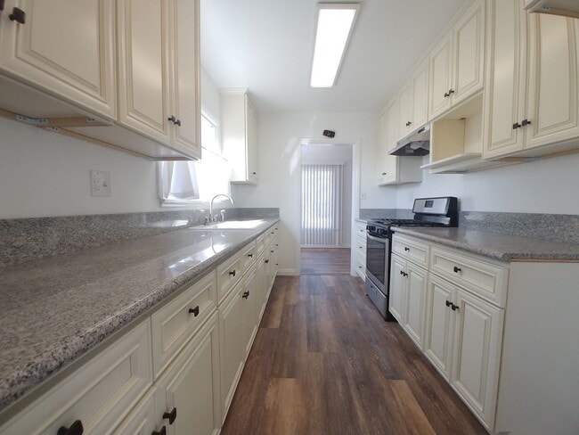 Building Photo - Charming 3-Bedroom Home in an Ideal Location!