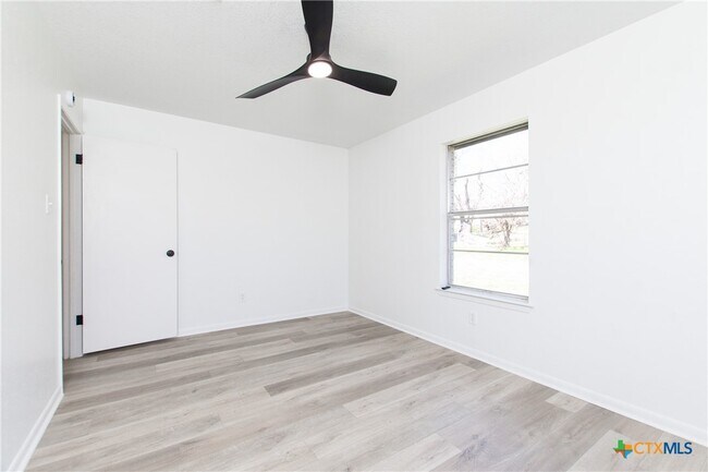 Building Photo - 1609 Hughes Ave