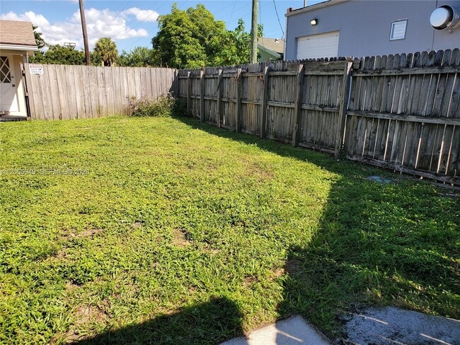 Building Photo - 2114 McKinley St