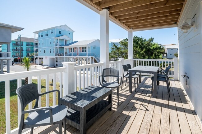 Building Photo - PERFECT BEACH GETAWAY - AVAILABLE MID-DECE...