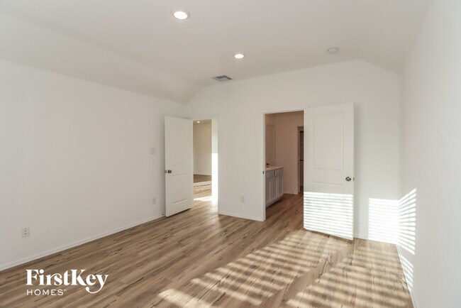 Building Photo - 7727 Jasmine Chase Dr