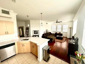 Building Photo - 533 NE 3rd Ave