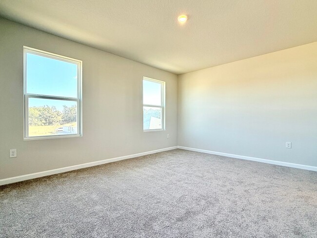 Building Photo - Brand-new End-unit 3Beds/2.5Baths townhome at Lady Lake!