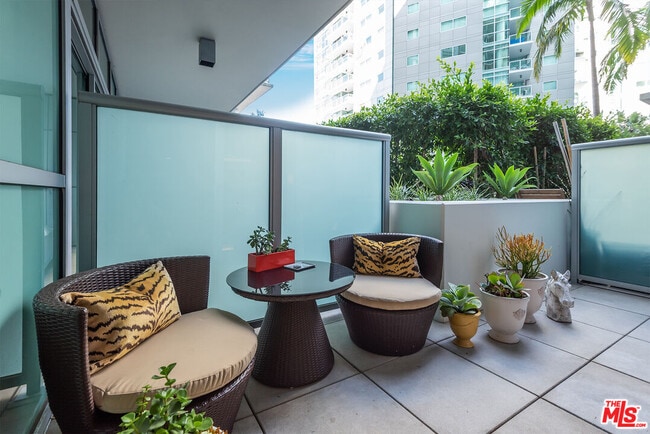 Building Photo - 13700 Marina Pointe Dr