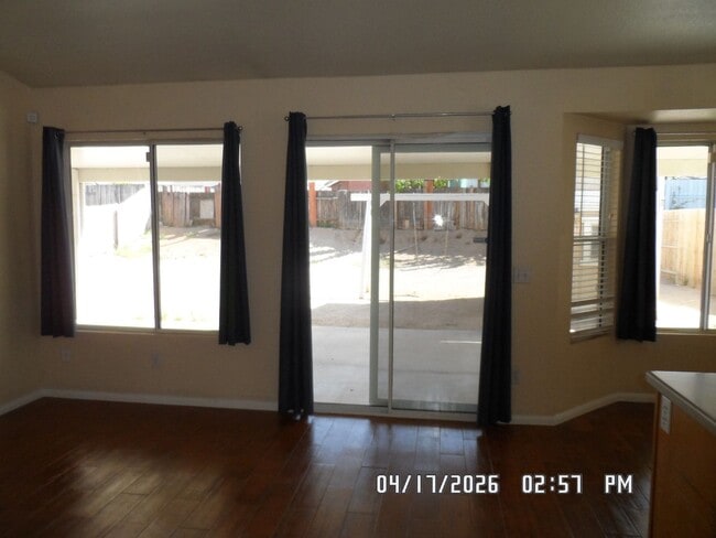 Building Photo - 3 Bedrooms, 2 Bathrooms, approx. 1392 sq. ft., 2 Car Garage, Covered Patio, Fenced, Play house,