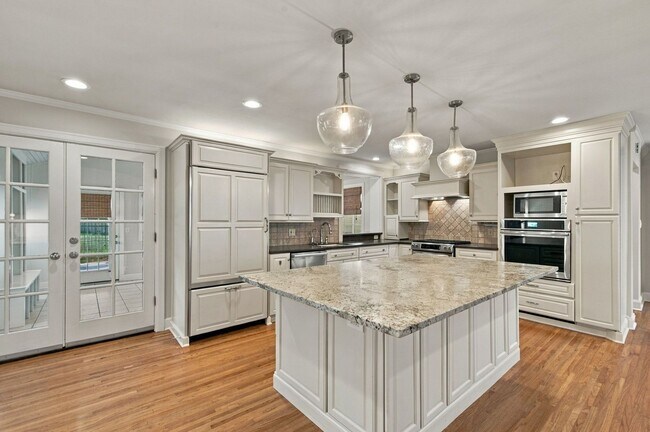 Building Photo - 2023 Galbraith Dr