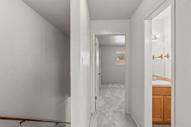 Building Photo - 115 Rhonda Dr