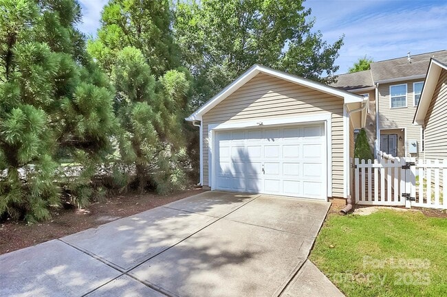 Building Photo - 10027 Juniper Trace Drive