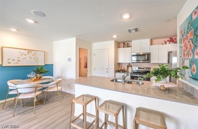 Building Photo - 4980 Apple Mesa Ave