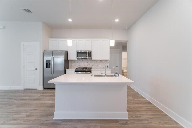 Building Photo - 10626 Whitejacket