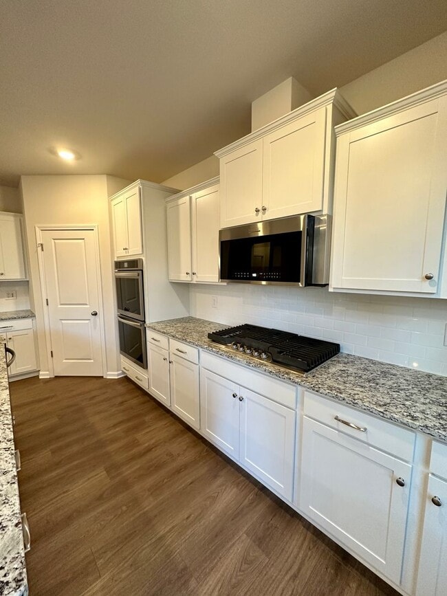 Building Photo - Elegant Townhome located in Ballantyne!