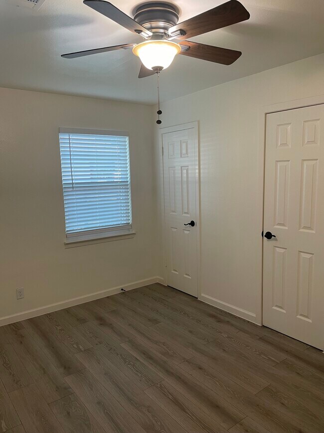 Building Photo - 6705 Covington Dr