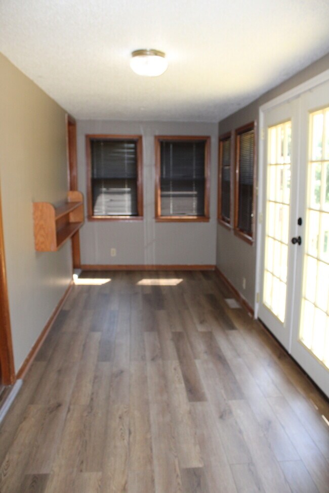 Building Photo - 3bed 2 bath in KCK off Turner and I-635