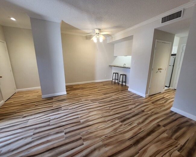 Building Photo - 7025 N Holiday Dr