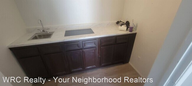 Building Photo - 1 br, 1 bath House - 413 E Latham Ave #B