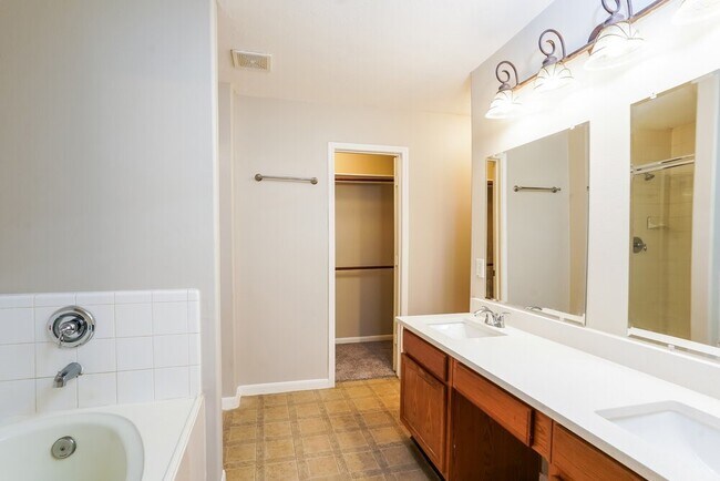 Building Photo - 710 Danbury Park Ln