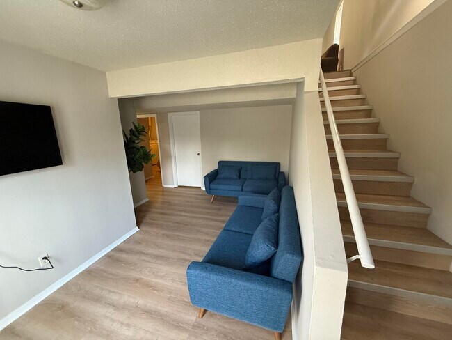Building Photo - 205 Wheaton Ct