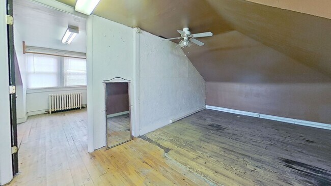 Building Photo - 1303 Mt Rose Ave