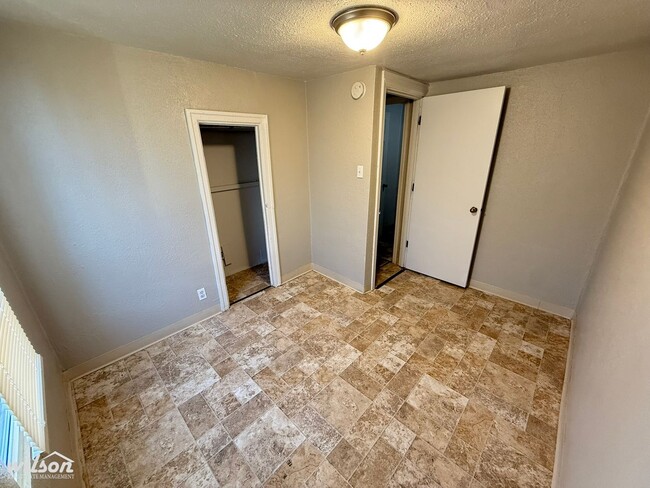 Building Photo - 3-Bedroom 1 - Bathroom Home Near Local Ame...