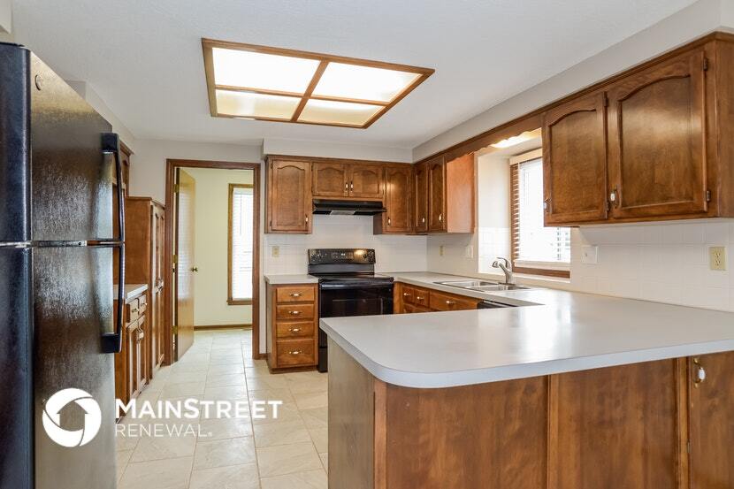 Building Photo - 905 NW Delwood Dr