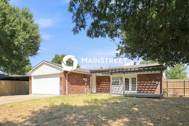 Building Photo - 3 Bedroom Pet-Friendly Home in Grand Prairie, TX with Main Street Renewal