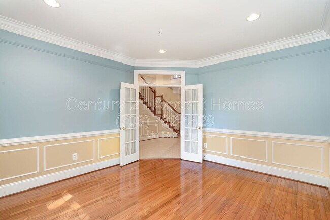 Building Photo - 8401 Tysons Trace Ct