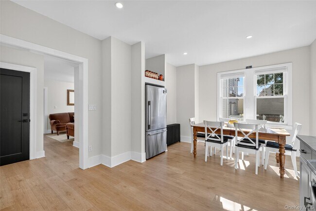 Building Photo - 44 Madeleine Ave