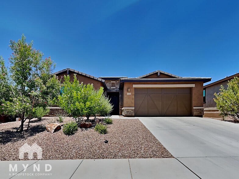 Primary Photo - 720 E Silver Canyon Pl