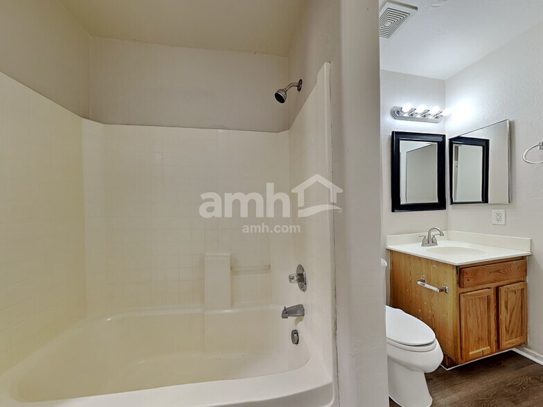 Building Photo - 11210 W Rio Vista Ln