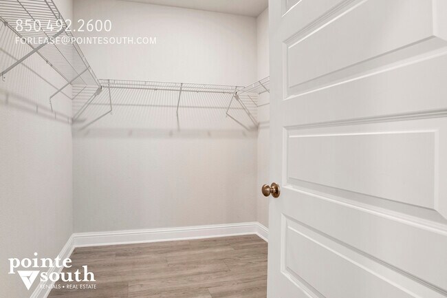 Building Photo - 390 Gemini St