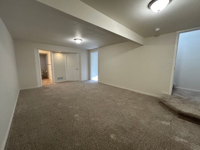Building Photo - Bright & Updated Townhome in a Prime Fort Collins Location