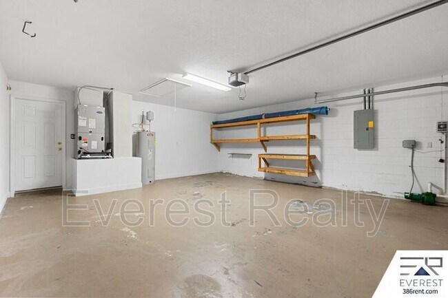 Building Photo - 13 Sleigh Bell Pl