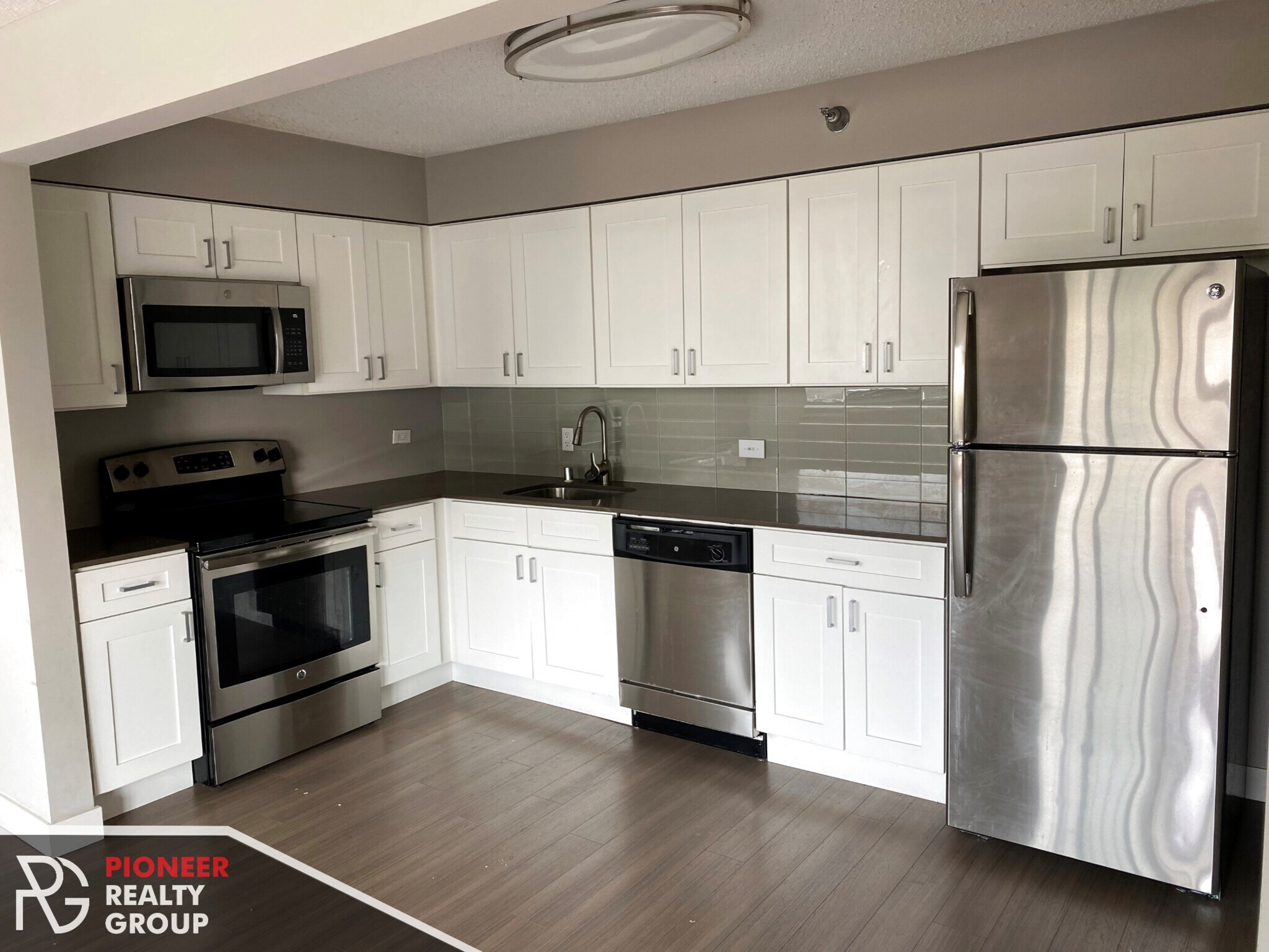 Building Photo - 2551 N Clark St